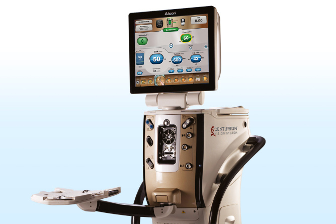 CENTURION Vision System with ACTIVE SENTRY Handpiece in front of a light-blue background