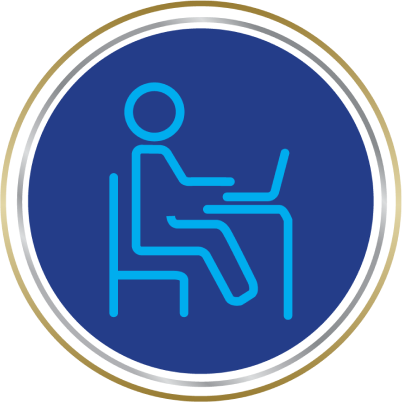 Icône d'une personne assise à un bureau travaillant sur un ordinateur portable, représentée en contour bleu, centrée dans un cadre circulaire avec des bordures dorées et noires.