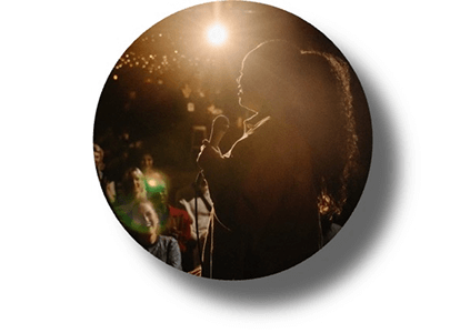 A bright glare effect around lights, demonstrating reduced glare for patients with PanOptix Pro