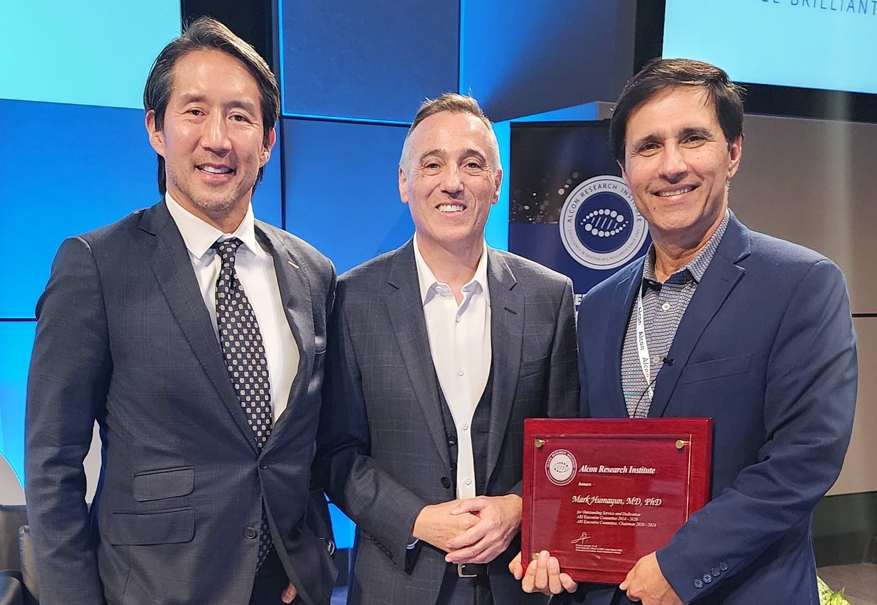 ARI recognizes Dr. Mark Humayun for 10 years of service to ARI and welcomes Dr. Allen Ho as incoming ARI Executive Committee Chair